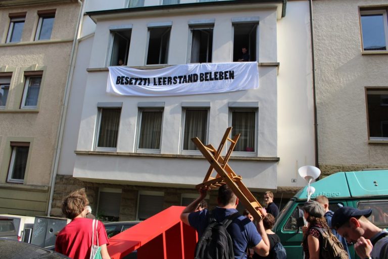 Kundgebung & Besetzung von zwei Wohnungen in Stuttgart Heslach