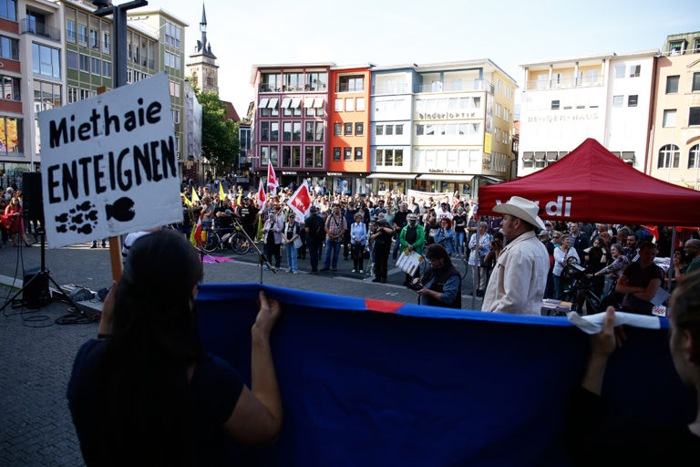 Kundgebung gegen Mietenwahnsinn und Hausbesetzung in Bad-Cannstatt